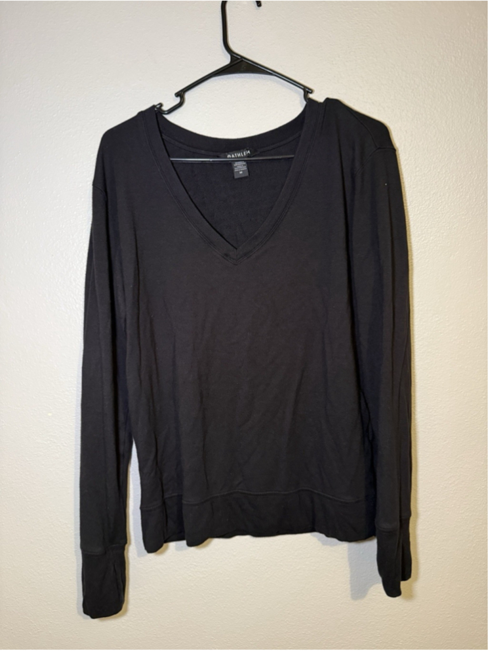 Athleta Black Sunrise V-Neck Athleisure Sweatshirt Size M Workout Yoga Outdoors - Picture 1 of 3